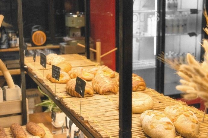 科技與新鮮烘焙的完美結(jié)合,面包店最新鮮時(shí)刻開啟新鮮烘焙之旅。